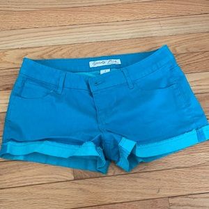 Cute shorts, kinda stretchy and super comfy